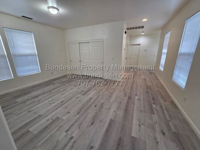 Building Photo - 3855 Louis Krohn Dr