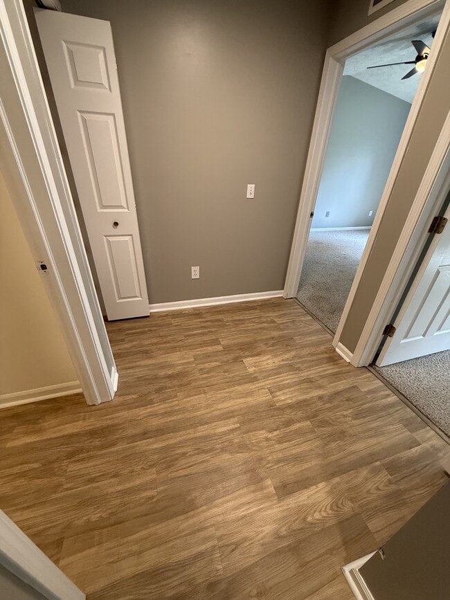Building Photo - 914 Carom Cir