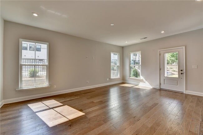 Building Photo - 400 Renwood Trl