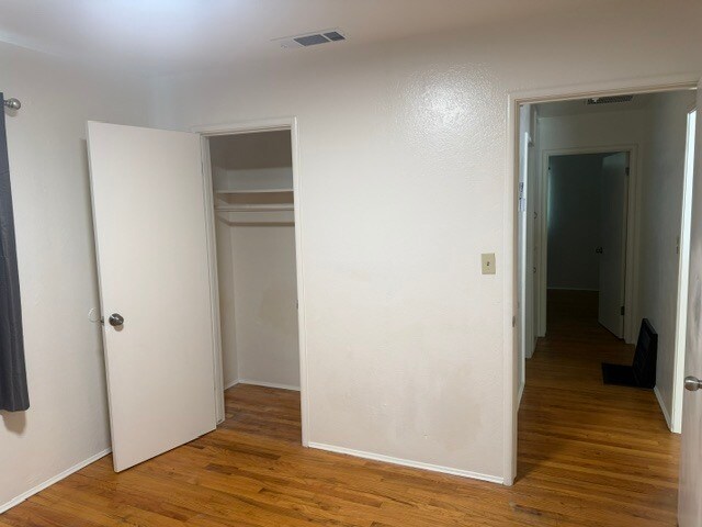 Building Photo - 922 Tully Rd