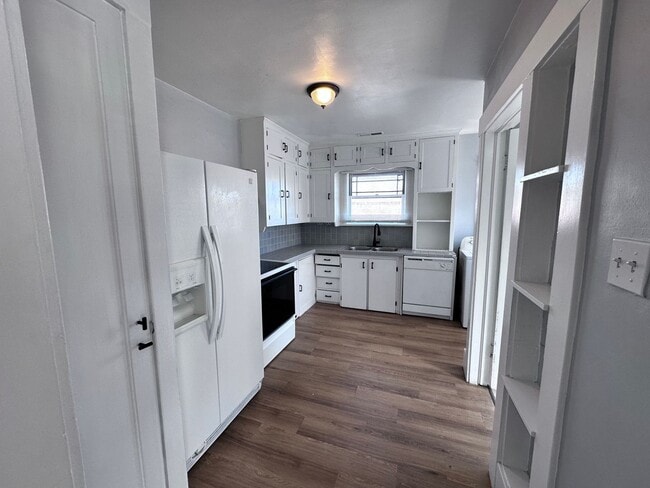 Building Photo - 766 West St