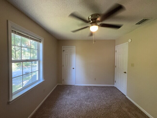 Building Photo - Stunning 3 Bed, 2.5 Bath Home with 1536 Sq Ft in Jacksonville, NC!