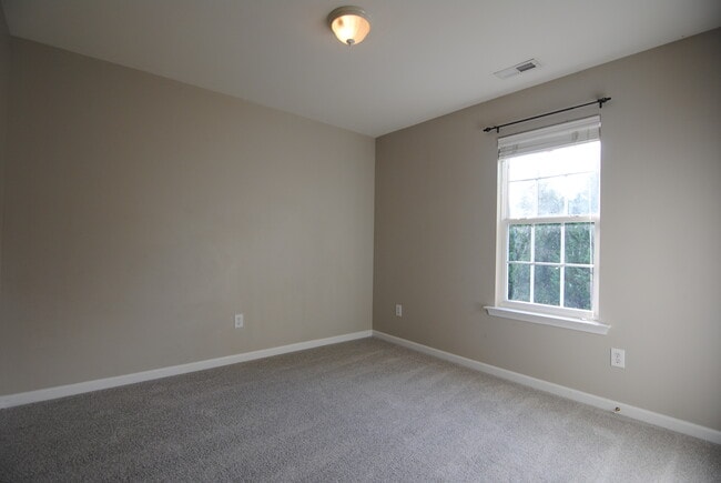 Building Photo - 10722 Edmundson Ave