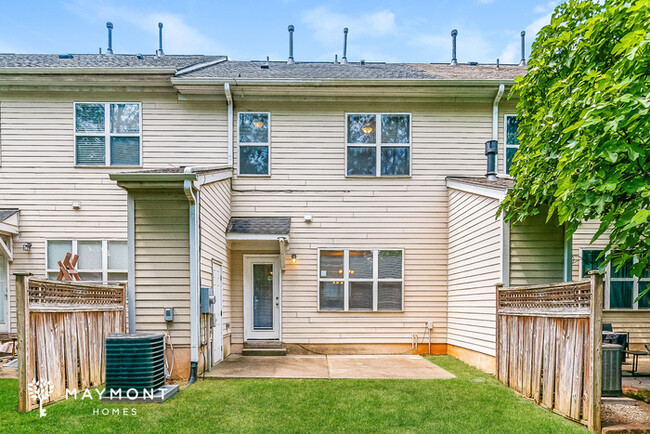 Building Photo - 3-Bedroom Charming Townhome