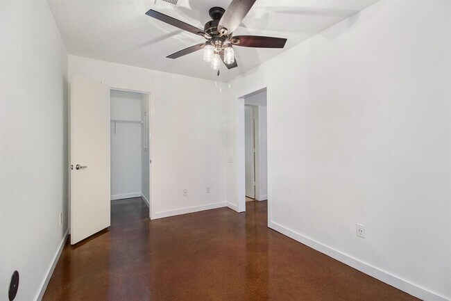 Building Photo - 2940 Cline St