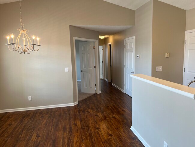 Building Photo - 3708 Cotswold Terrace