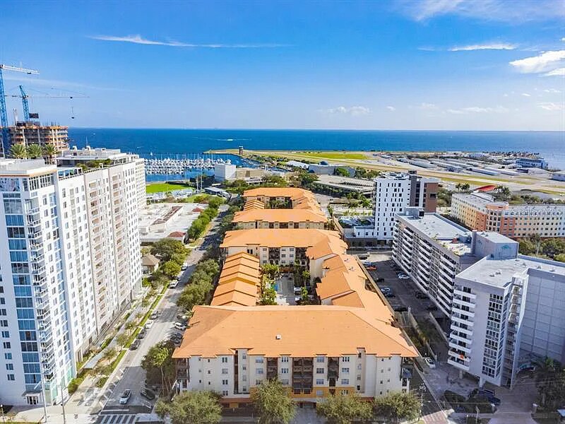 Aerial View - 200 4th Ave S