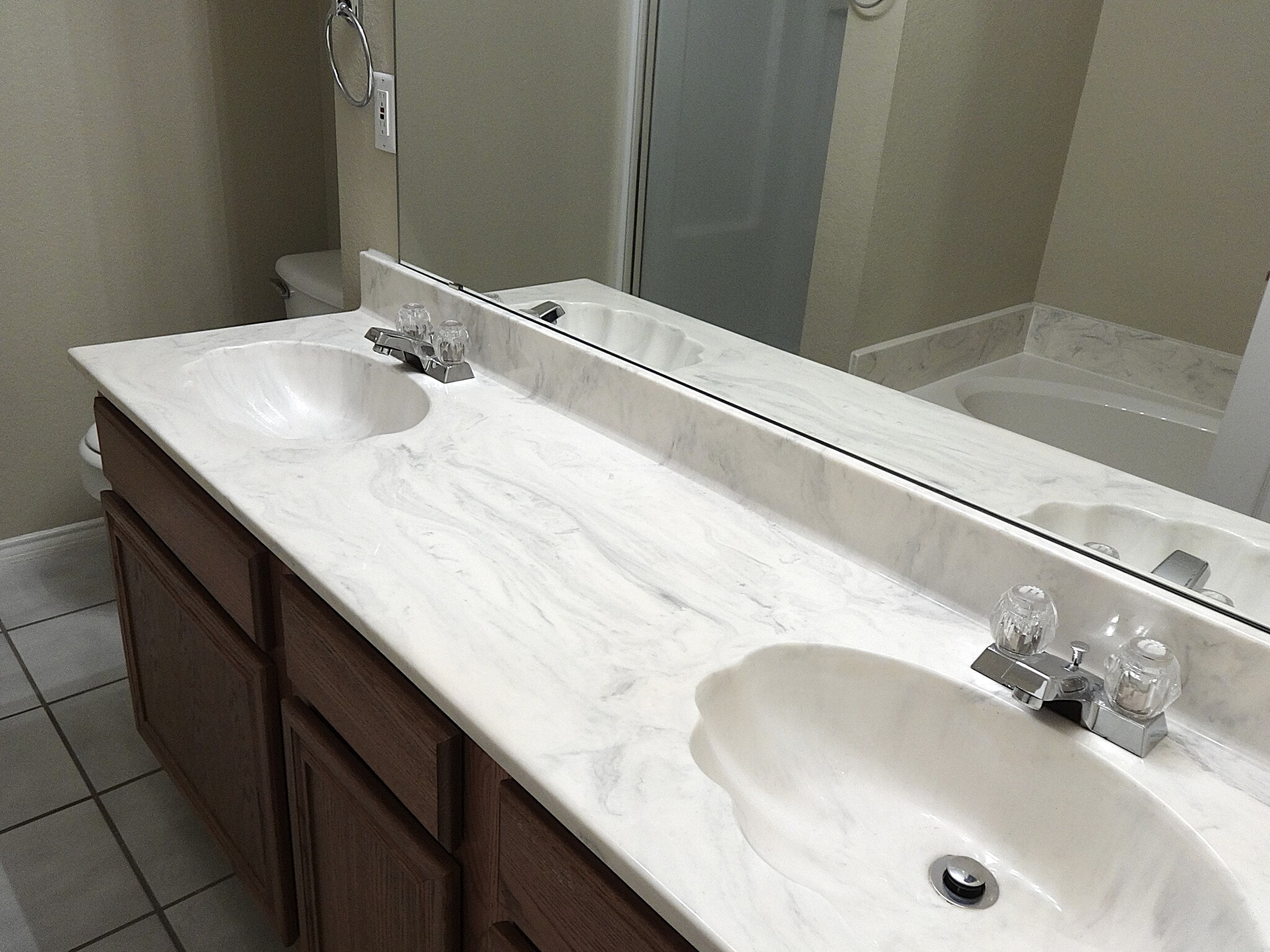 Building Photo - 641 Raven Dr