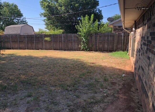 Building Photo - 5405 Hooper Dr