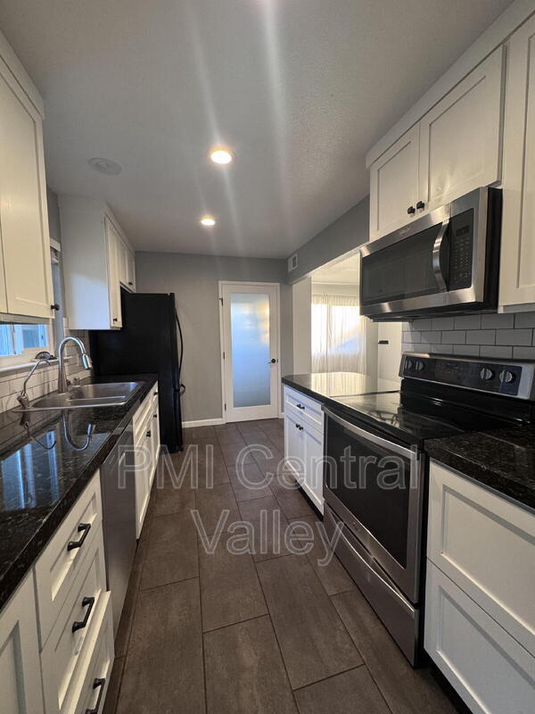 Building Photo - 1314 Carolyn Ave