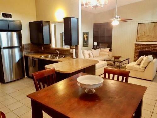 Building Photo - 2708 Mc Cart Ave