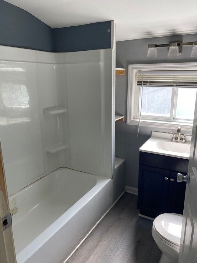 Building Photo - AVAILABLE NOW at a Good Price. 1 Bed 1 Bath FOR LEASE in Columbia. $700 Rent.