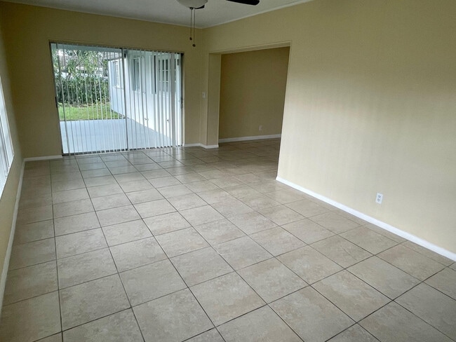 Building Photo - 1160 SW 69th Ave