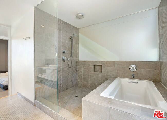 Building Photo - 123 Kings Rd