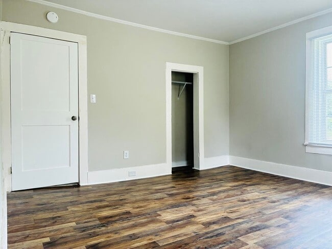 Building Photo - 320 E Sumter St
