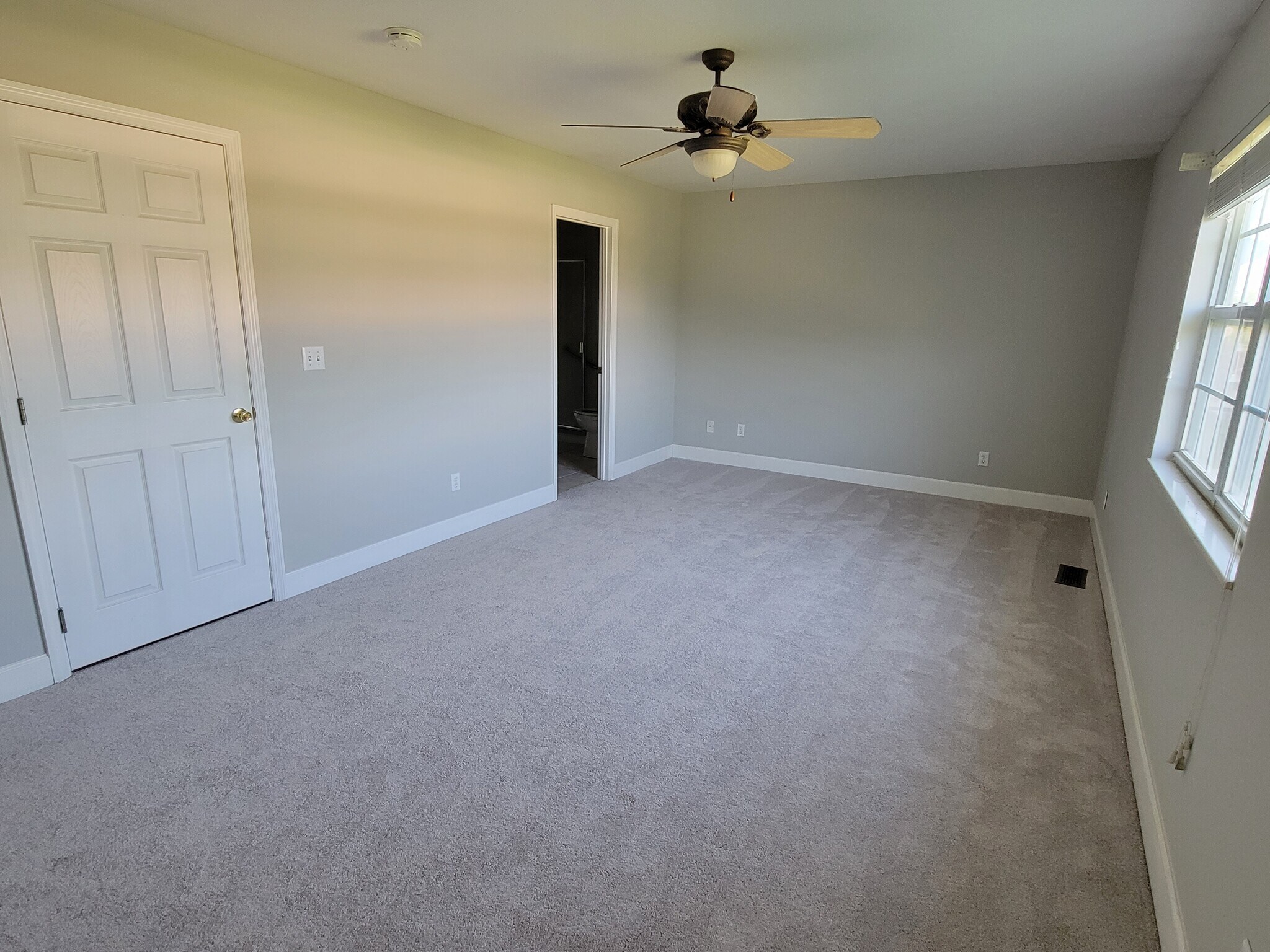 Building Photo - 109 Golf Club Ln