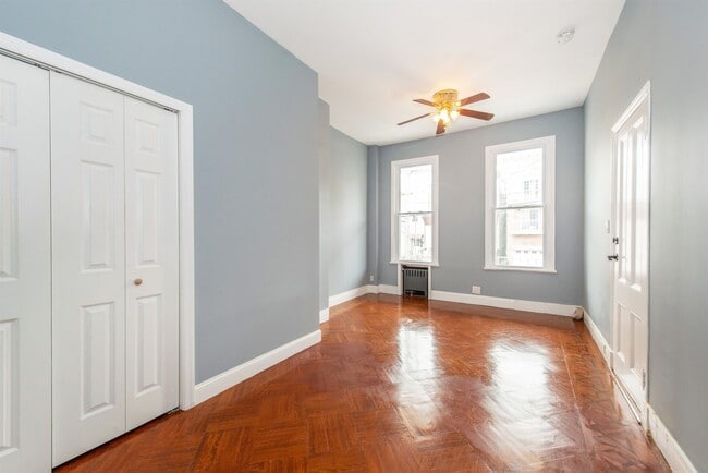 Building Photo - 205 Hutton St