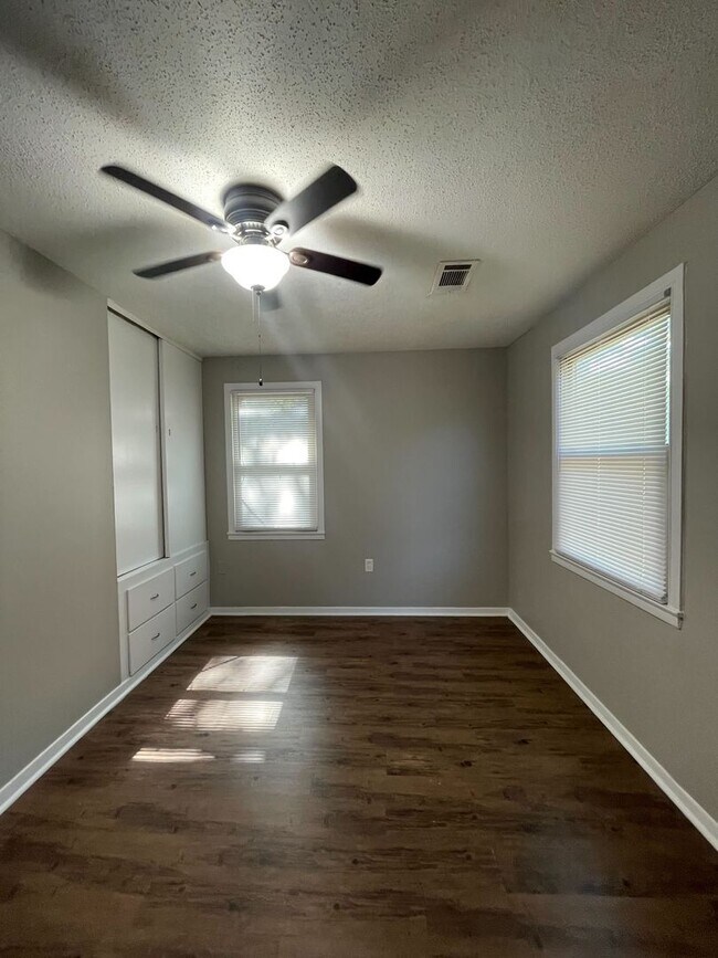 Building Photo - 1133 Beechdale Rd