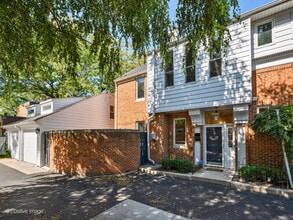 Building Photo - 1608 N Larrabee St