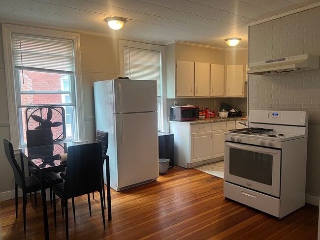 Building Photo - 211 Chestnut St