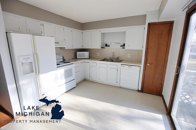 Building Photo - 4831 Stauffer Ave SE