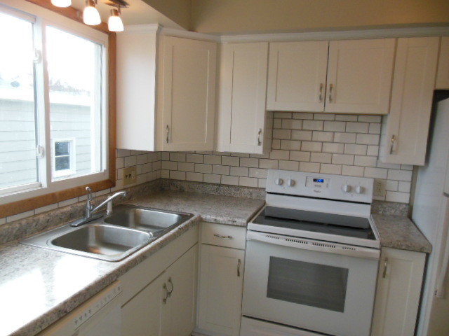 Kitchen - 1727 Dill St