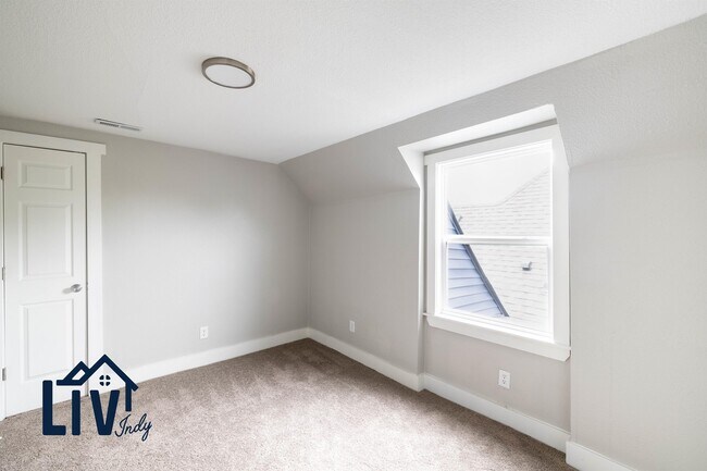 Building Photo - 1212 S Keystone Ave