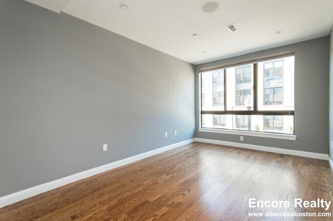 Building Photo - 339 D St