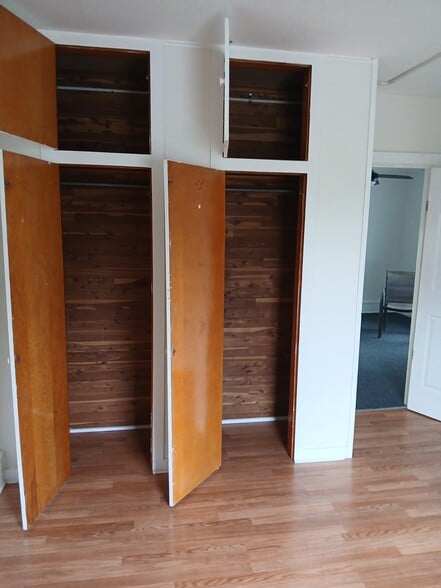Cedar closet in bedroom - 151 Weaver St