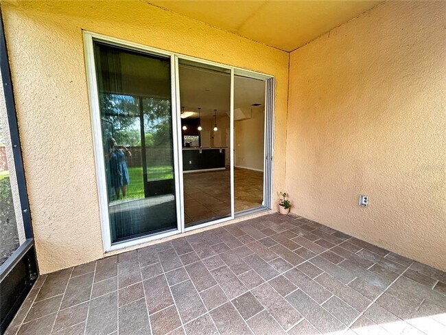 Building Photo - 2000 Traders Cove