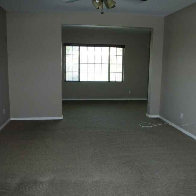 Building Photo - 3391 E Yellowstone Pl
