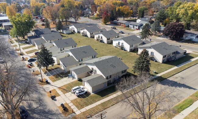 Building Photo - Spacious 2-Bed, 1-Bath Townhome with a Gar...