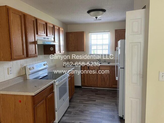 Building Photo - 461 Bedford Knoll Dr