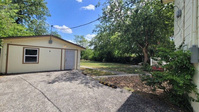 Building Photo - 234 Senisa Dr
