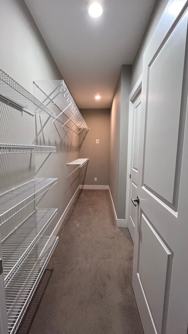 Building Photo - 438 Northern Ave