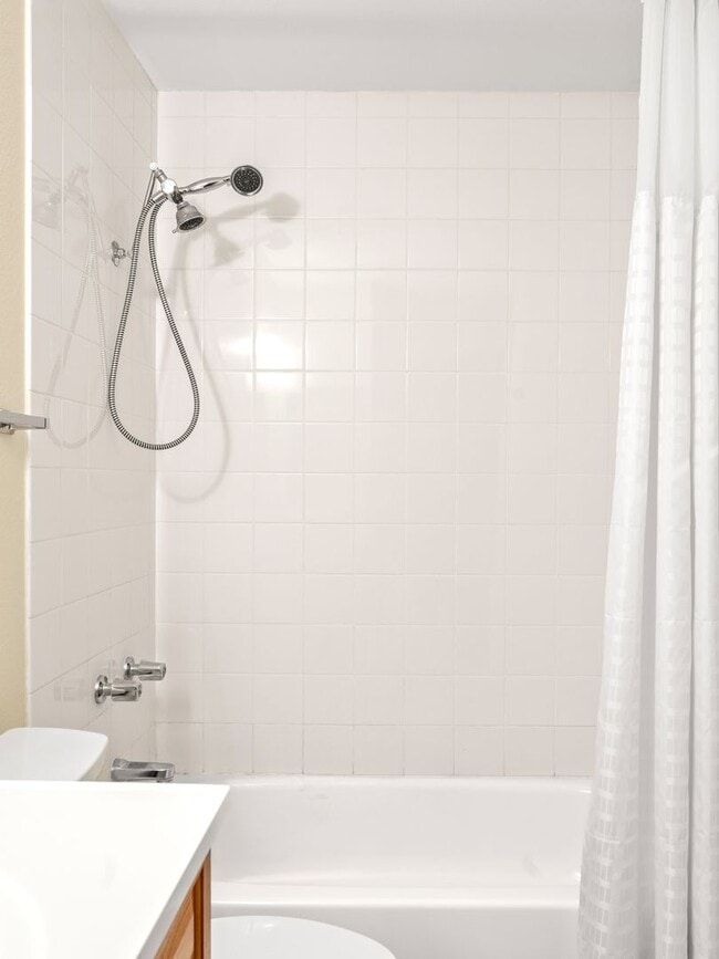 Building Photo - Remodeled 1 bed, 1 bath Gunbarrel Condo! Available NOW!