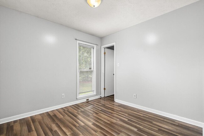 Building Photo - 920 Inglewood Ln