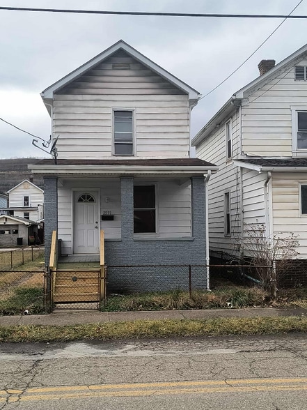 Building Photo - 2231 Charles St