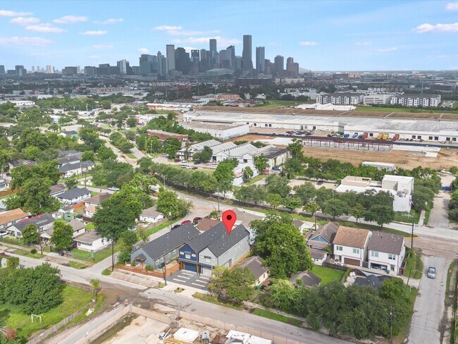 Building Photo - 603 N Milby St