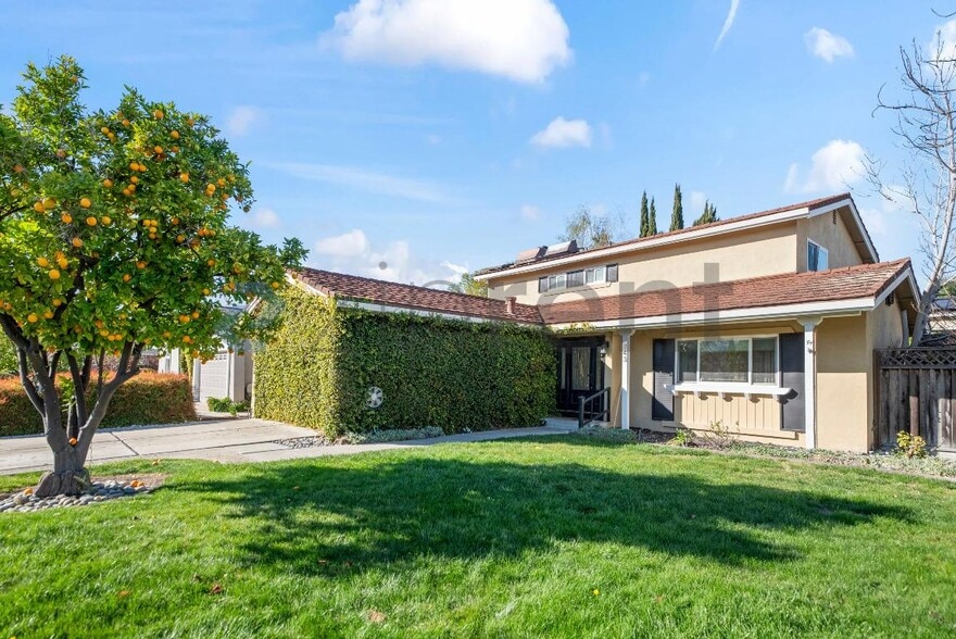 Building Photo - 743 Shawnee Ln