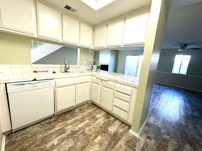 Building Photo - Townhouse near Loma Linda University