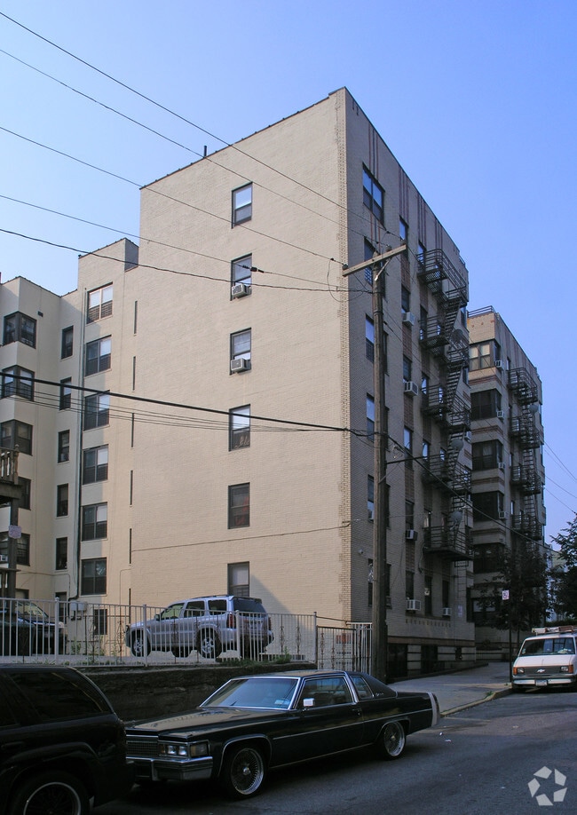 Primary Photo - 2786-2788 Bainbridge Ave