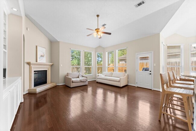 Building Photo - 16131 Woodbend Trail Dr