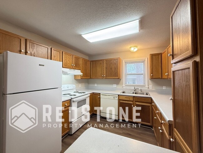 Building Photo - 921 E Haggard Ave