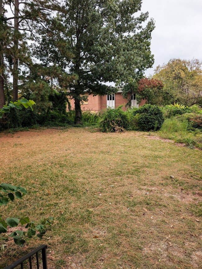 Building Photo - 604 Vance St NE