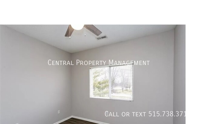 Building Photo - 1760 SE LA Grant Pkwy