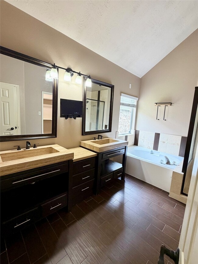 Building Photo - 903 Cascade Ridge