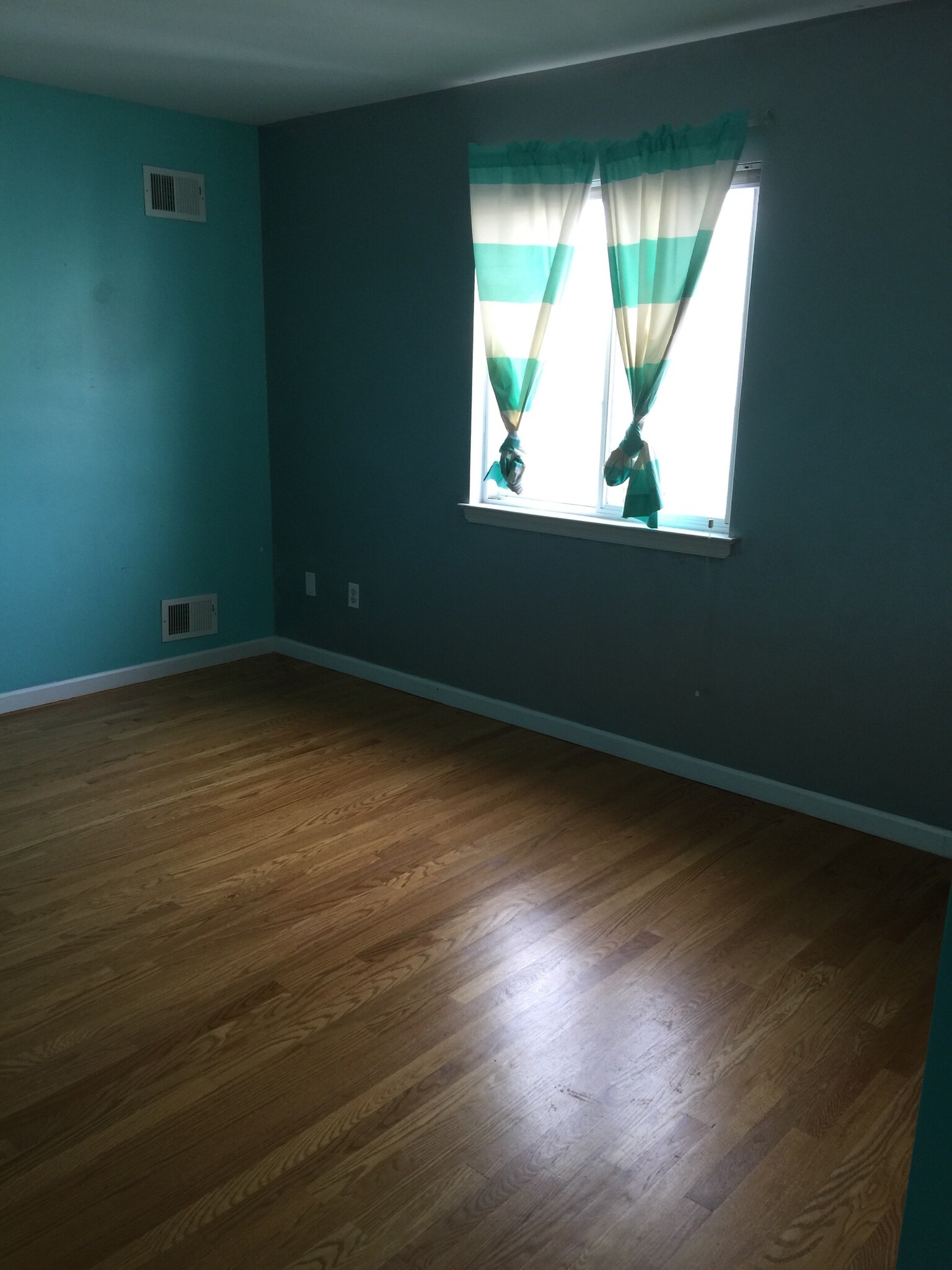 2nd Bedroom/2nd Floor - 83 Gary St