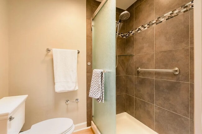 Building Photo - Modern Art Deco Two Bedroom Condo in Nob Hill