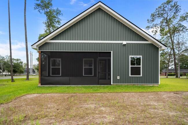 Building Photo - 145 Waters Cir